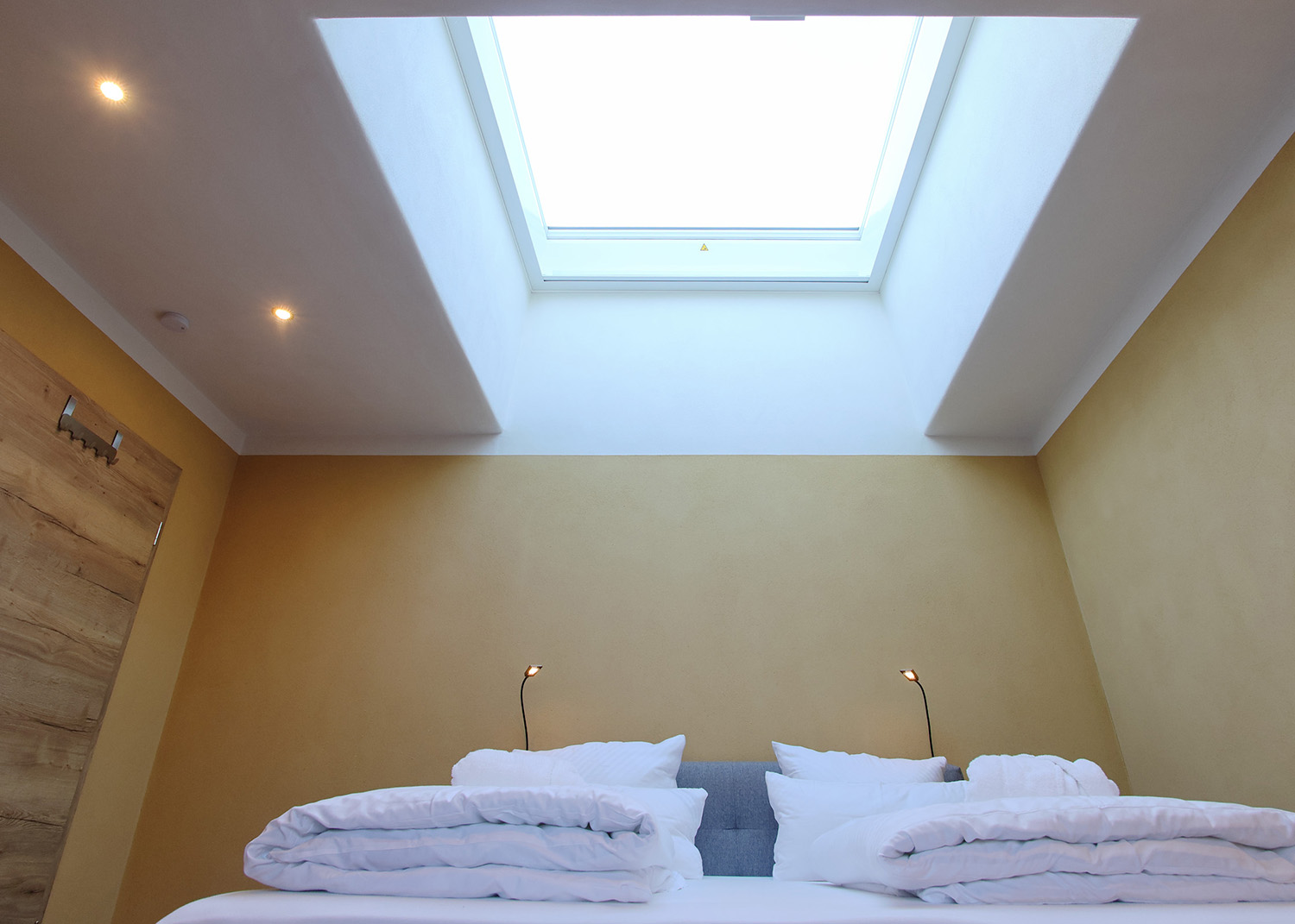 Schlafzimmer 1 mit Sternenfenster