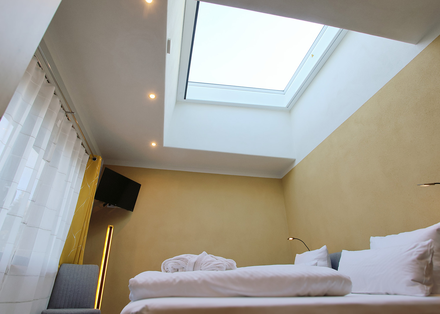 Schlafzimmer 2 mit Sternenfenster